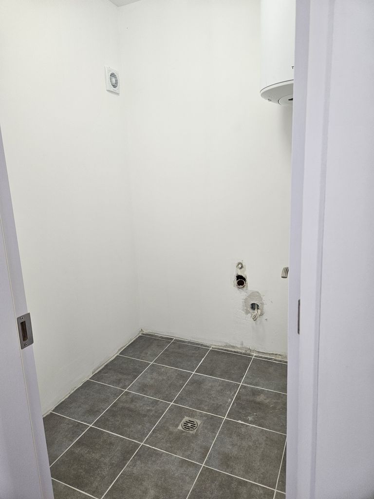 Продава се Тристаен апартамент в София, Зона Б-5-3 - 83 кв.м за 2229 €/кв.м - Снимка #19