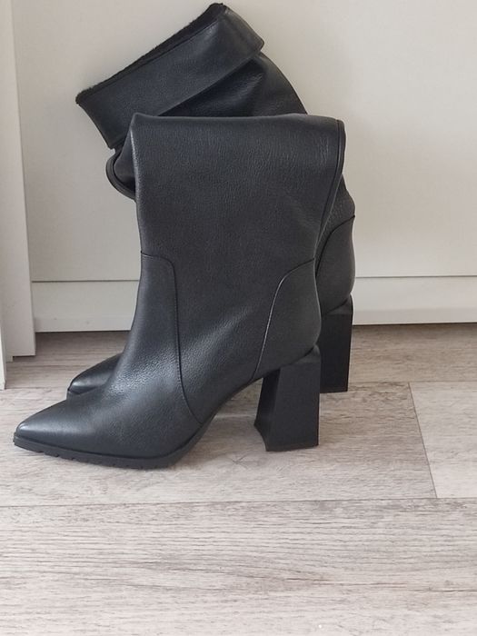 Сапоги ,зима . Новые . Ненадеваные. Очень красивые и стильные. На полн