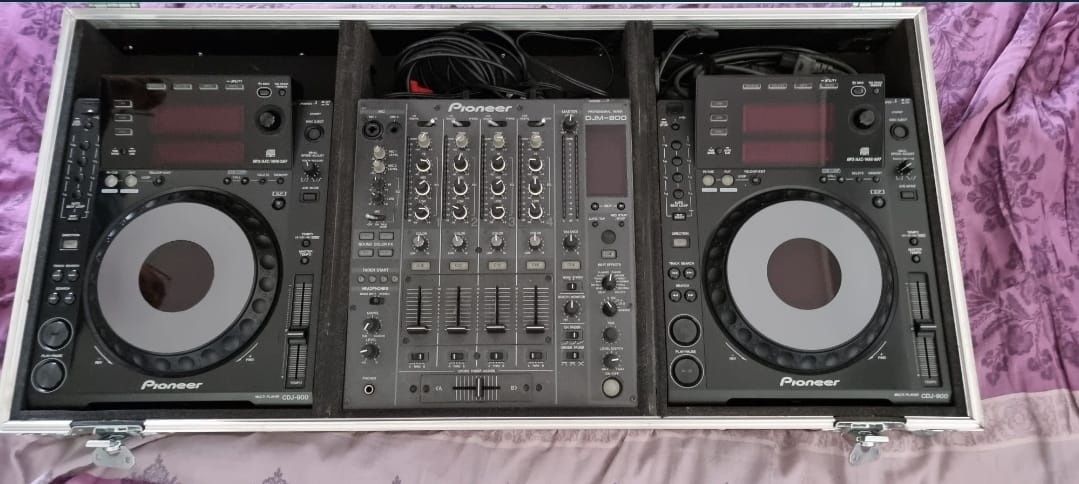 Pioneer CDJ 900 și Mixer DJM 800