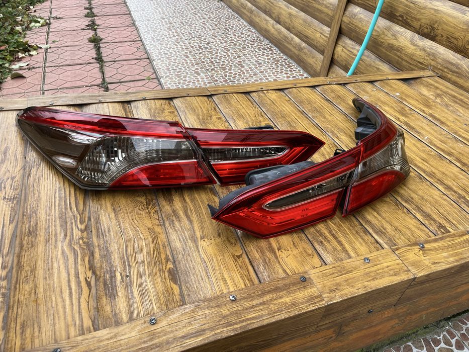 Оригинальные задние фонари на камри 70 состояние новых