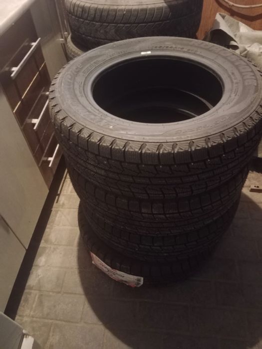 Продам зимные шины