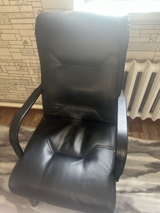 Кресло кожанный офисный