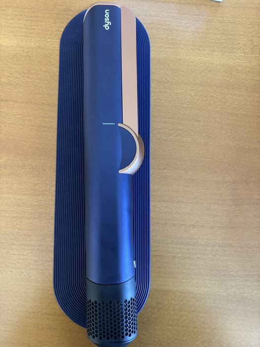 Dyson airstrait HT01