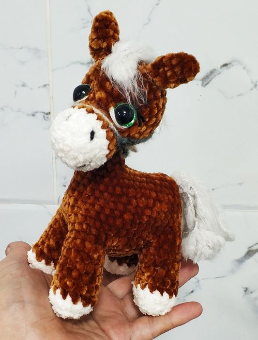 Вязаные лошадки.