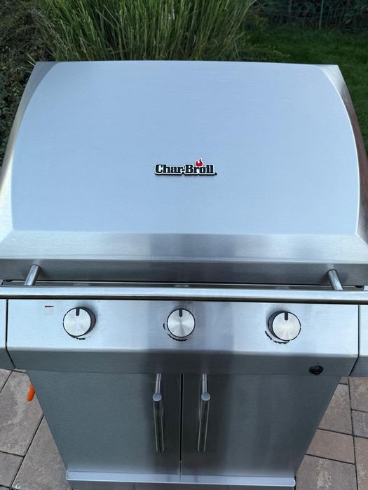 Grătar profesional pe gaz Char-Broil cu husă protecție și covor