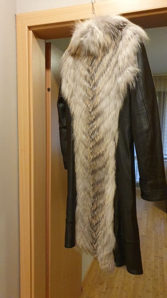 Дамско кожено палто с гарнитура от вълча кожа