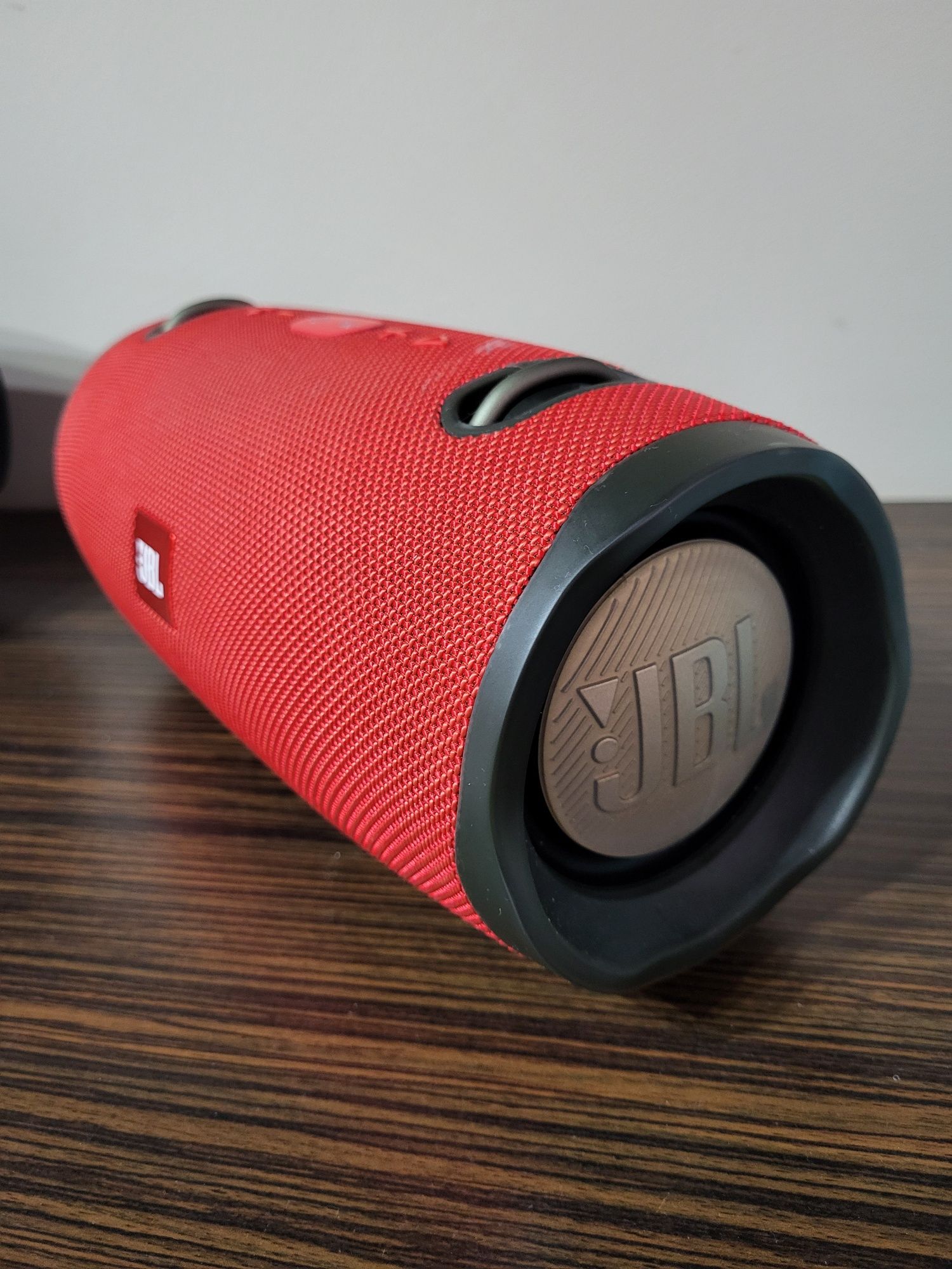 Jbl xtreme 2 by harmann