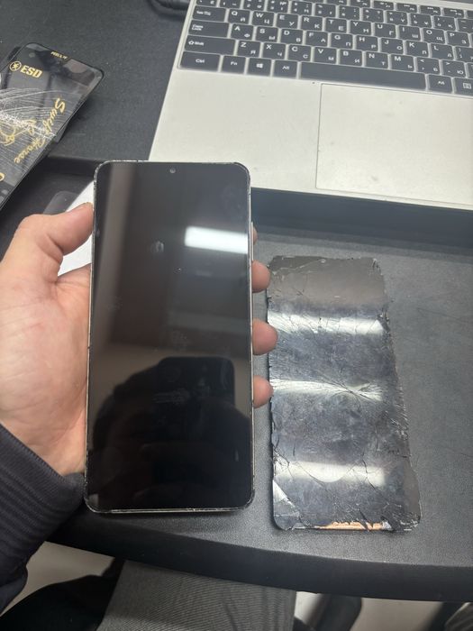 Защитные стекла разных моделей с установкой