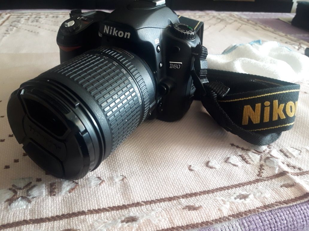 Nikon D 80, NiKKOR AF-S 18-135 mm 3,5-5,6 G ED, Чанта с джбове за два