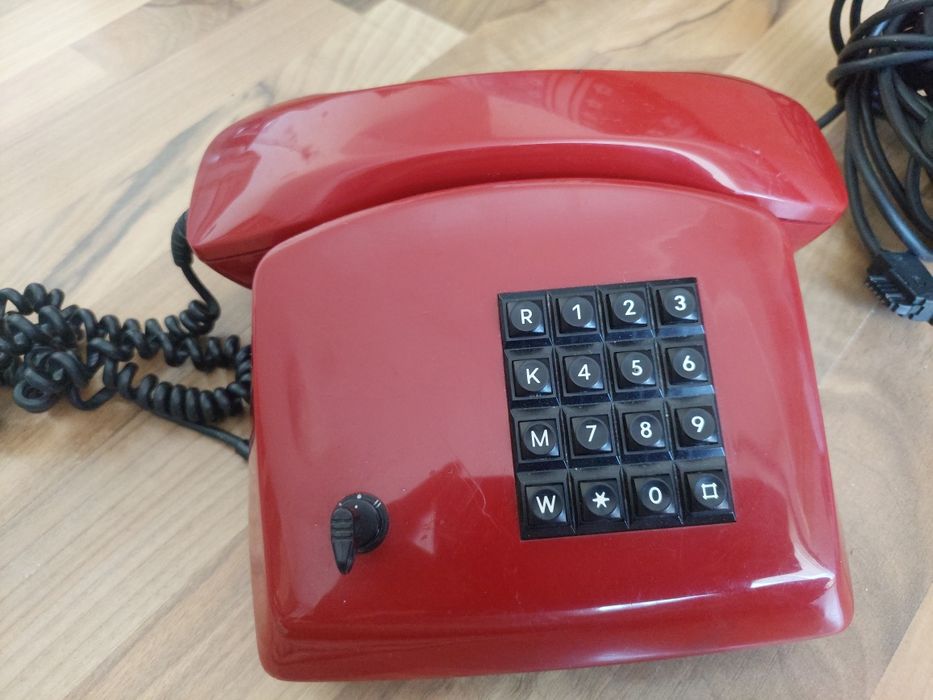 Telefon fix cu butoane ,model vintage,old,retro, visiniu