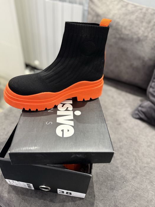 Дамски обуки тип чорап и на марката Guess