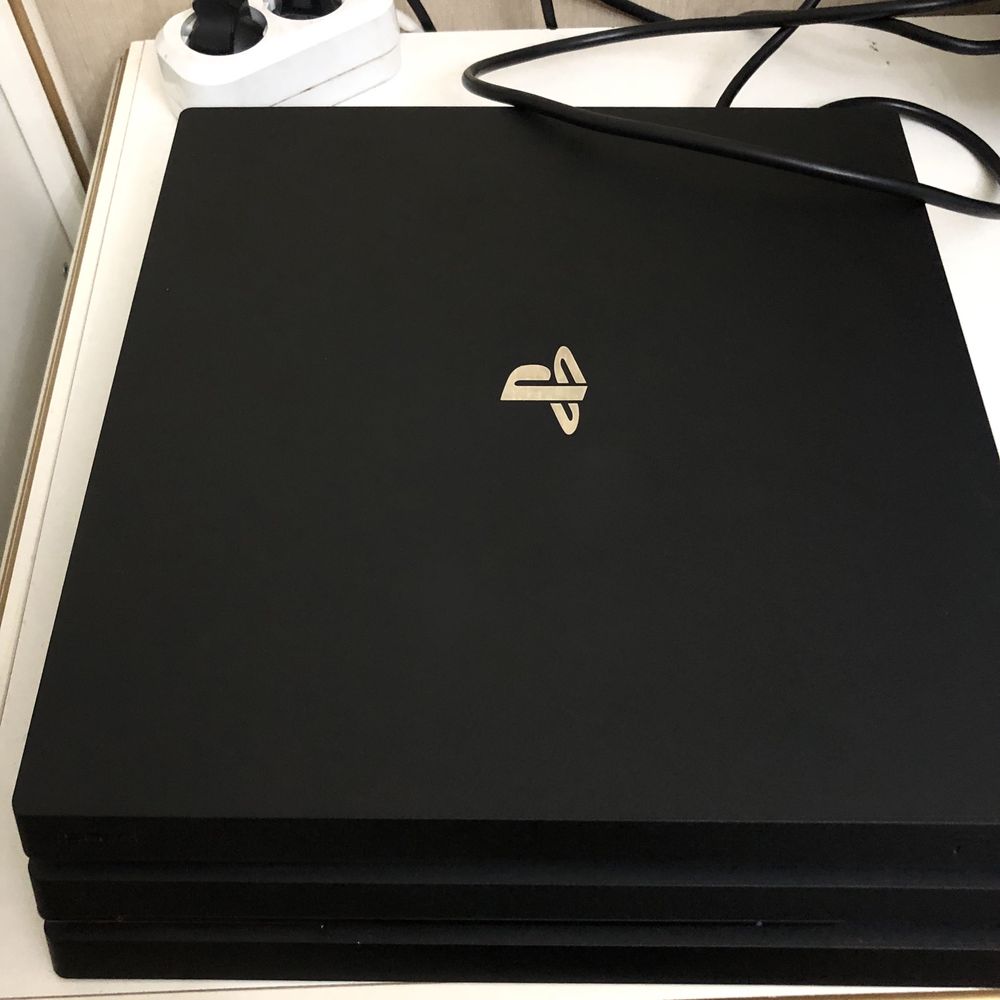 Playstation4 pro 1терабайт памяти