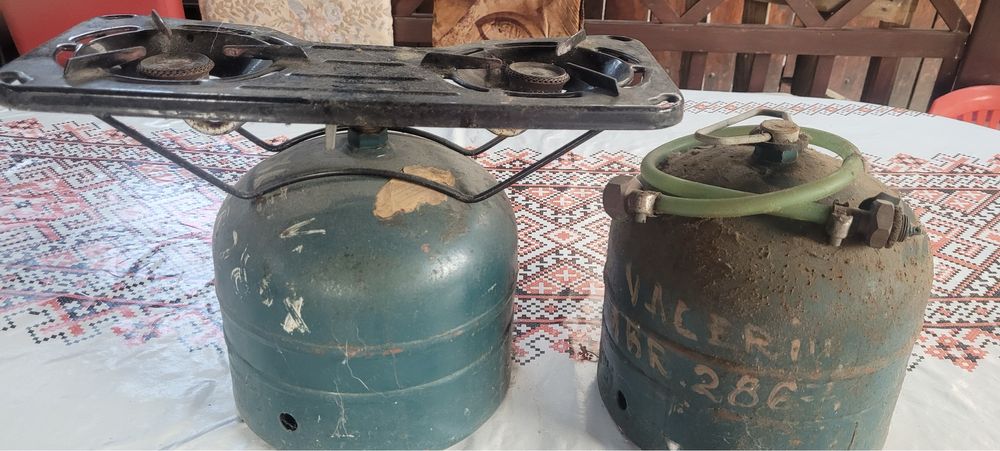 Butelii voiaj doua bucati