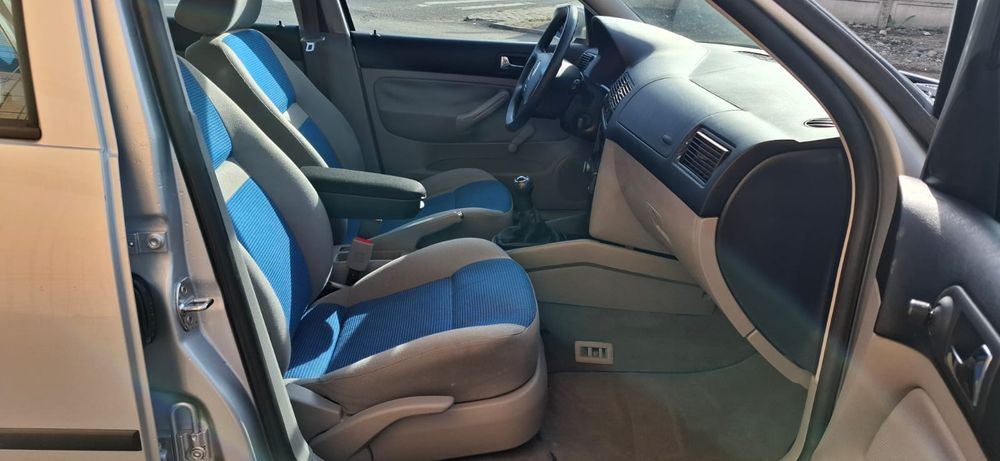 Volkswagen/Golf 4/ 1.6 Benzina 16 Valve/ an 2001