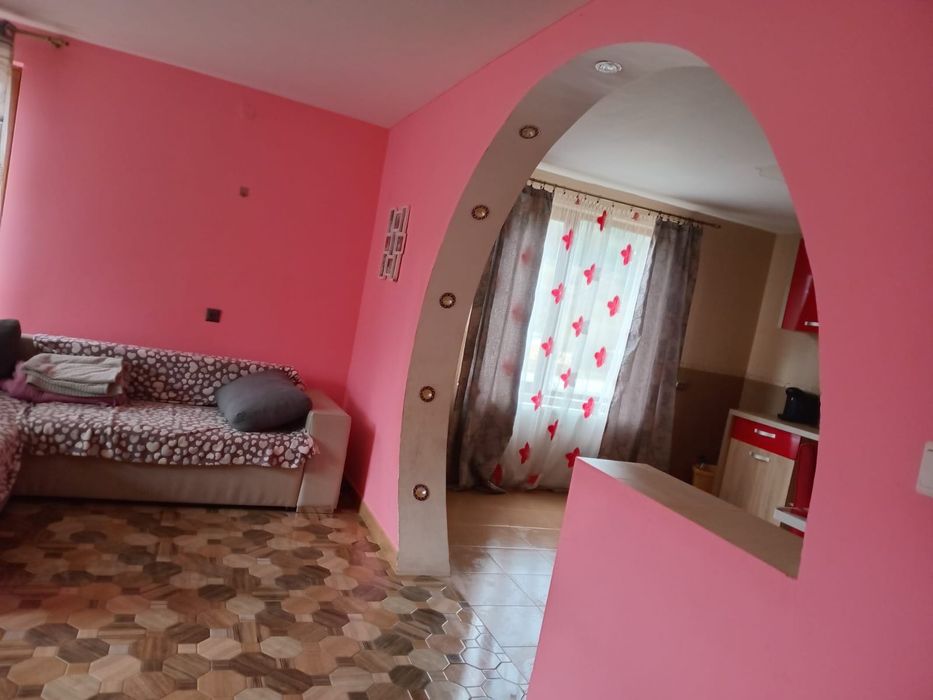 Proprietate spațioasă, 220 mp și 50 ari ter