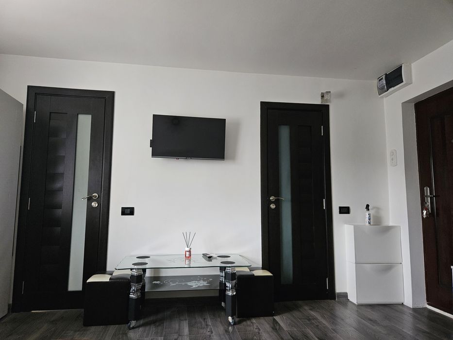 Închiriez garsonieră