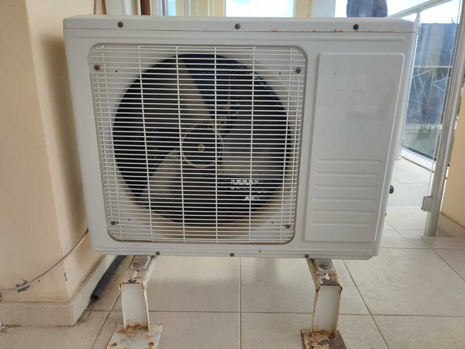 Продавам работещ климатик TCL - 12