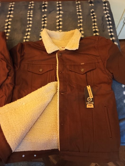 Продавам 2 нови зимни дънкови якета.