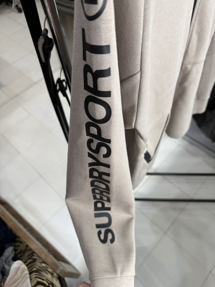 SUPERDRY- чисто нови- оригинални