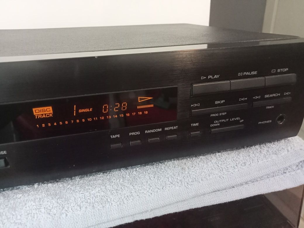 Amplificator Nikko na 2090,Tuner Nikko nt990, Cd-player yamaha cdx450