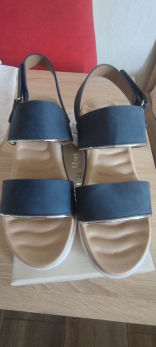 Нови сини сандали с етикет 38 номер.30 лв