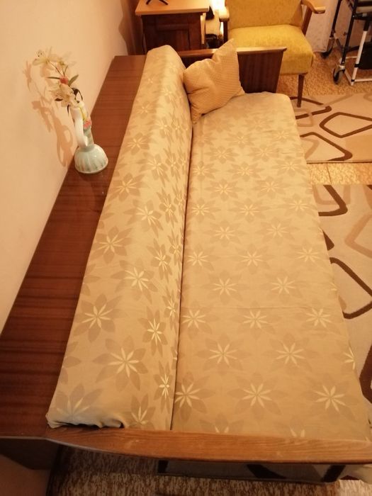 Диван тъмен лак