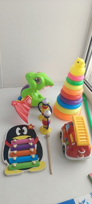 Книги и игрушки для малышей