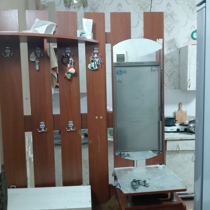 Продам прихожую из двух частей. 15000.