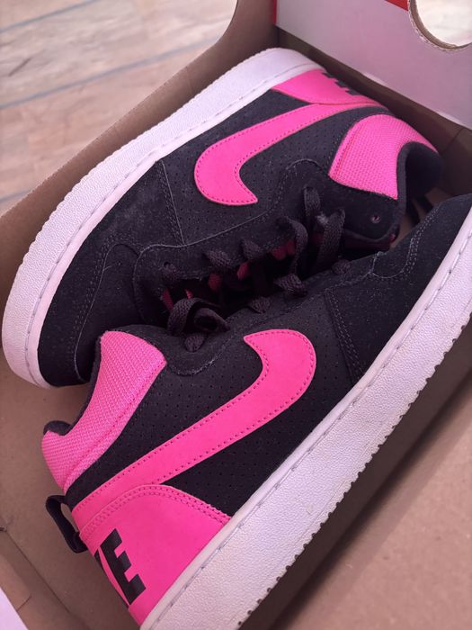 Два чифта NIKE обувки