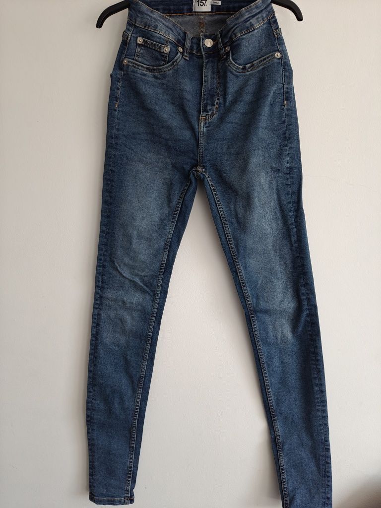 Blugi XS mom fit, blugi slim fit, rochiță de blugi