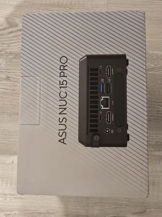 Nuc Asus 15 cu procesor i3