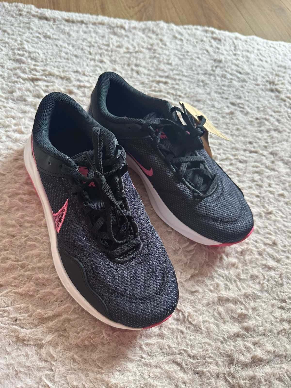 Дамски маратонки, Nike!