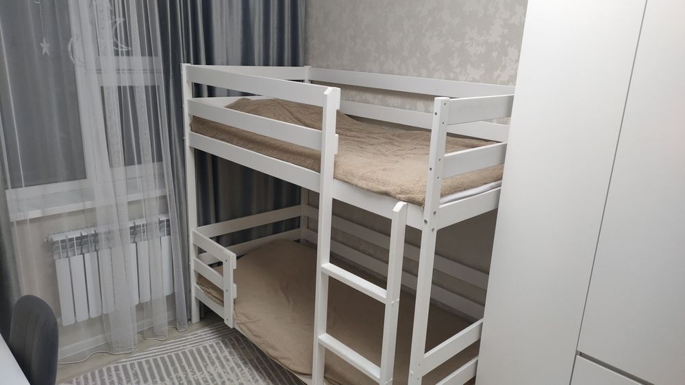 Продам детскую двухярусную кровать