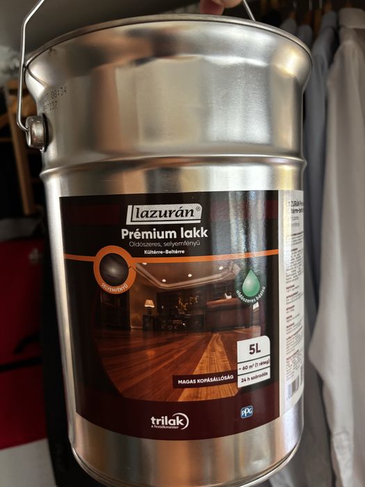 Lac pentru podele de la Trilak, Lazuran. Satinat