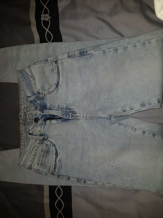 Blugi skinny noi 94 lei