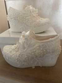 Обувки на платформа бели  НОВИ / Сватбени