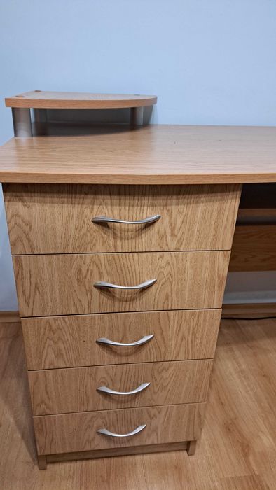 Голямо бюро в отлично състояние