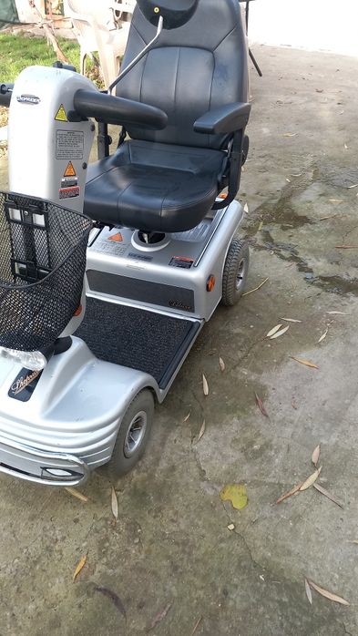 Vând cărucior  electric
