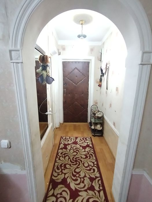 Продаётся 3 х ком кв на 2 этаже, 1 мик 35 дом рядом с  кафе ОРОМ