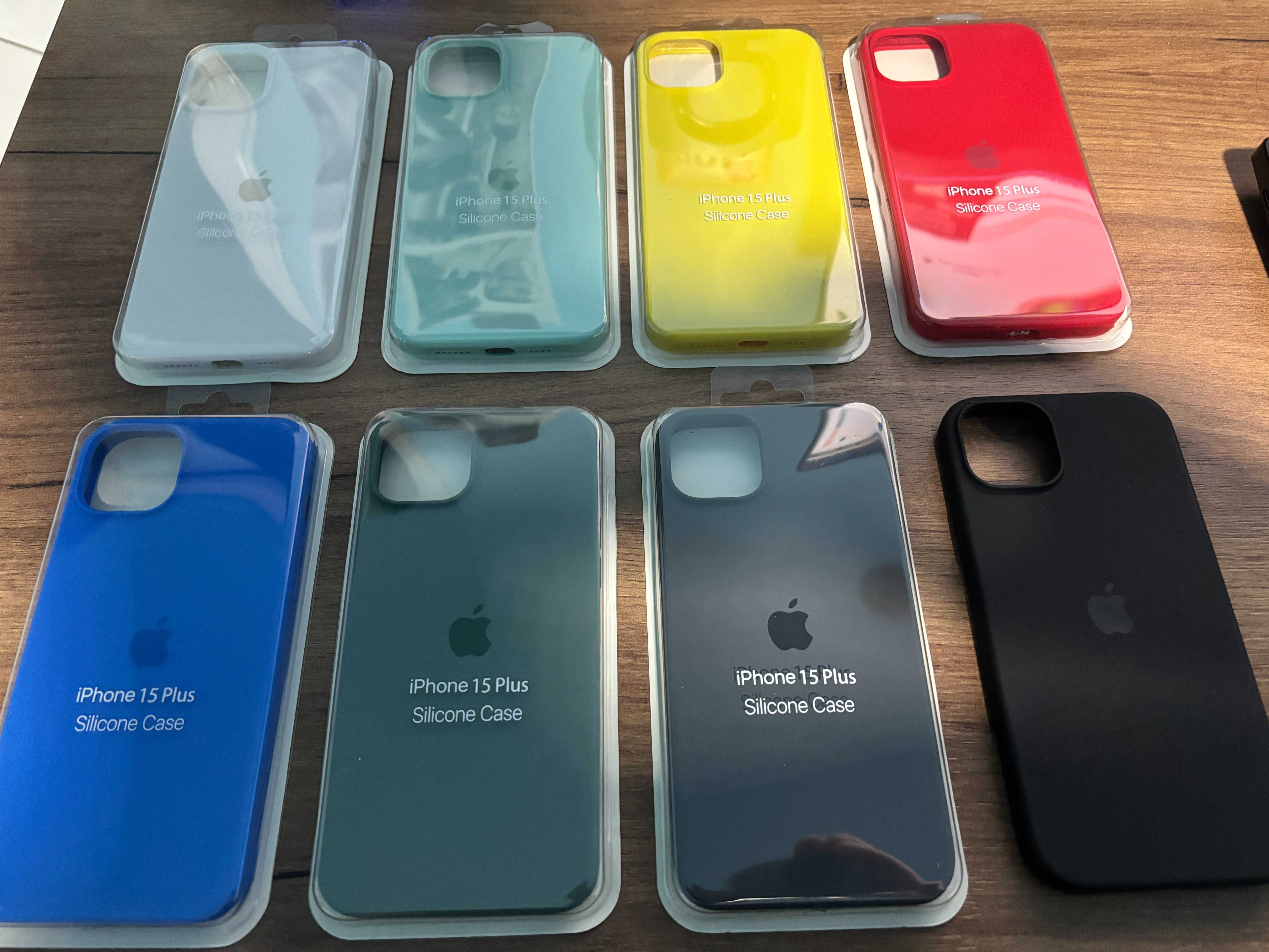 Huse silicon Iphone 15 plus cu logo noi