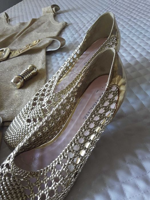 Обувки,VERSACE,златни ,летни,40 номер.Договаряне