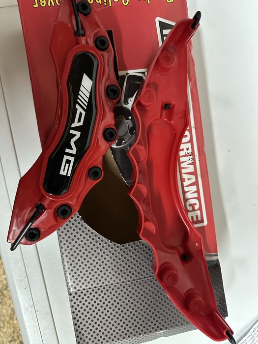 Капаци за спирачни апарати AMG