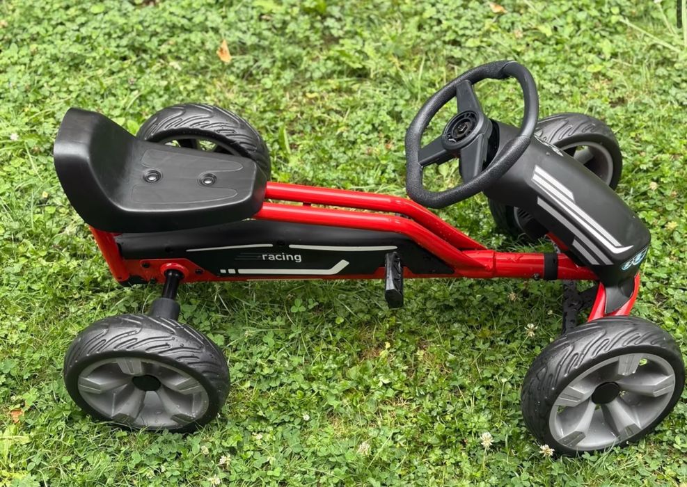 Kart cu pedale Playtive!