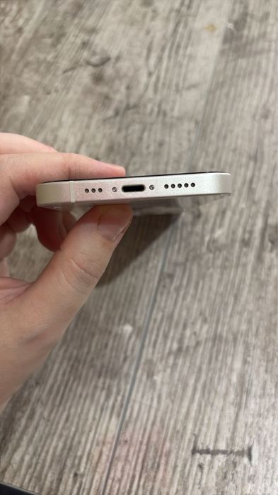 Продам Iphone 13