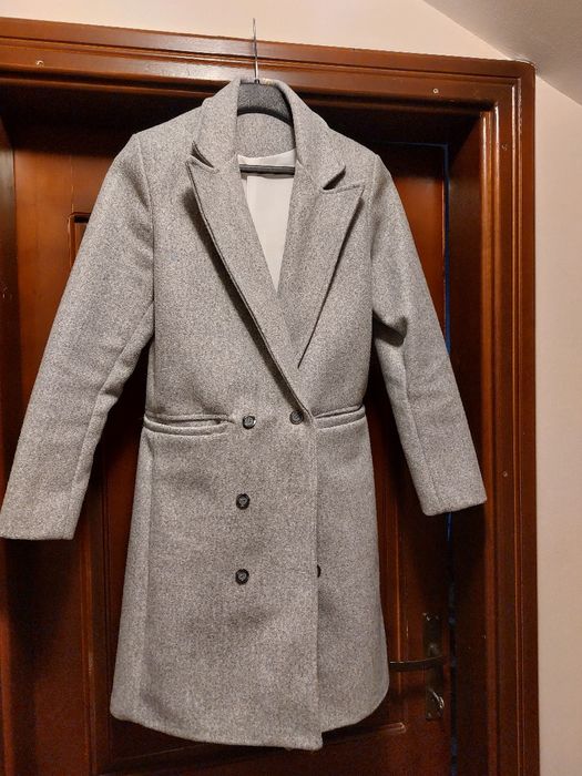 Vând palton mărimea 36