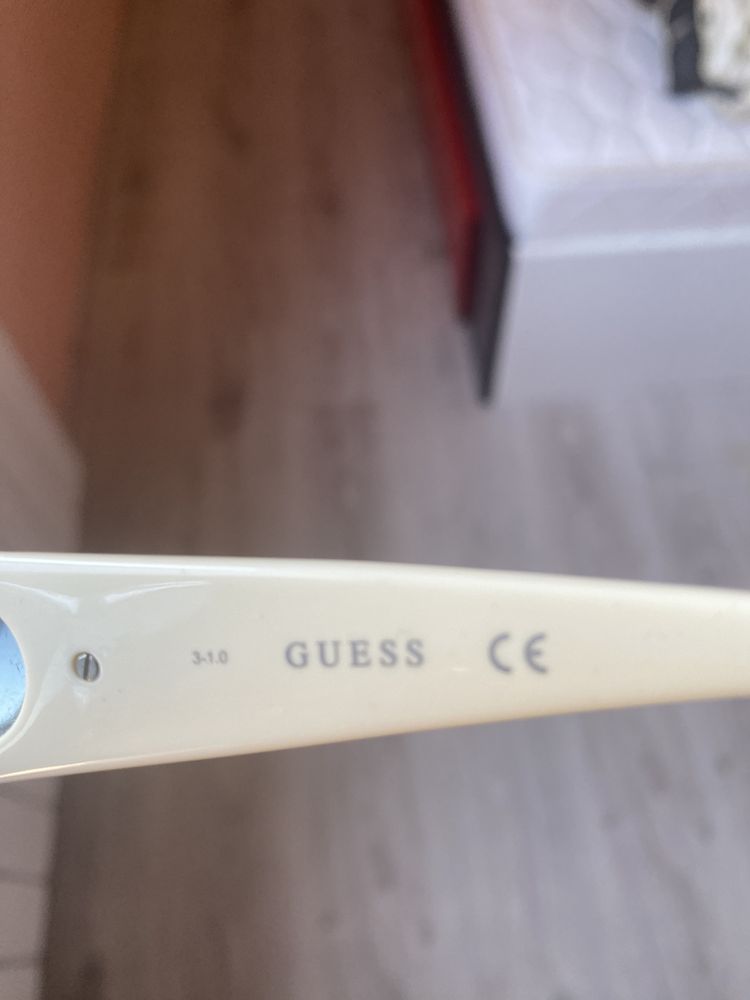 Слънчеви очила GUESS