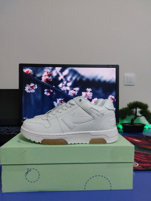 Off White Out of office
