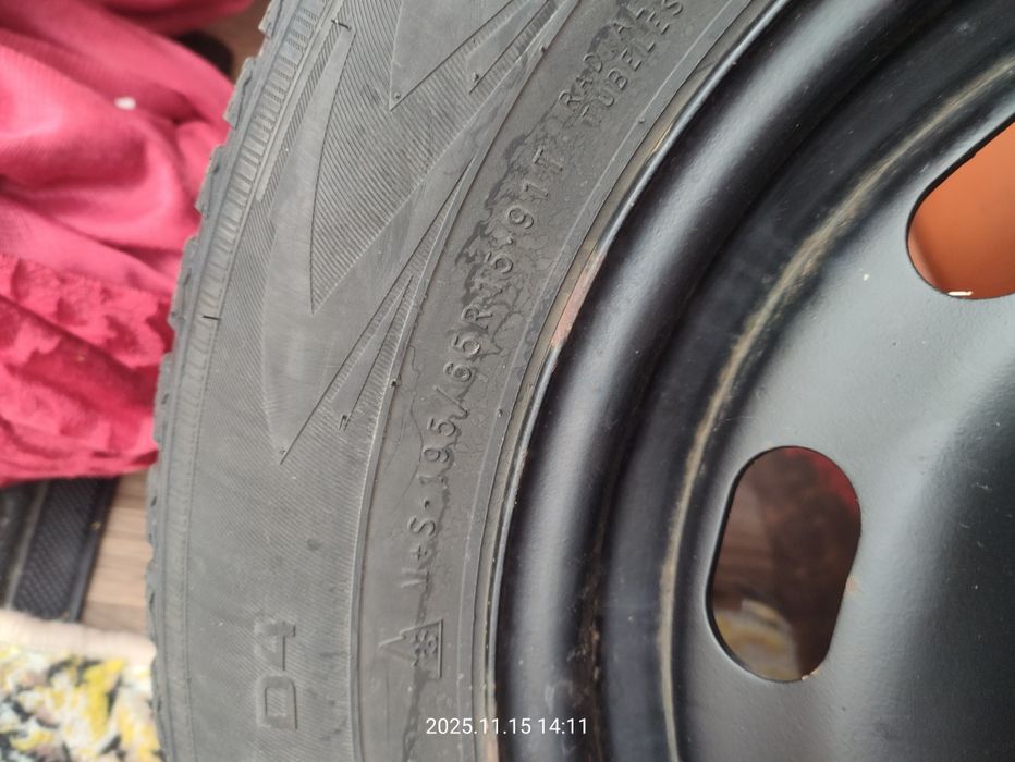 Vand 4 janteVw R15 cu anvelope iarna Nokian 195/65R15, Tg Jiu