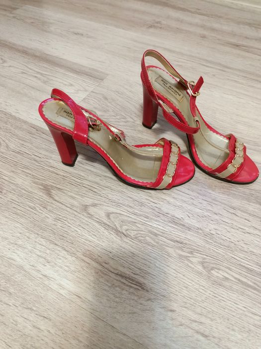 De vanzare pantofi și sandale piele naturala lacuita