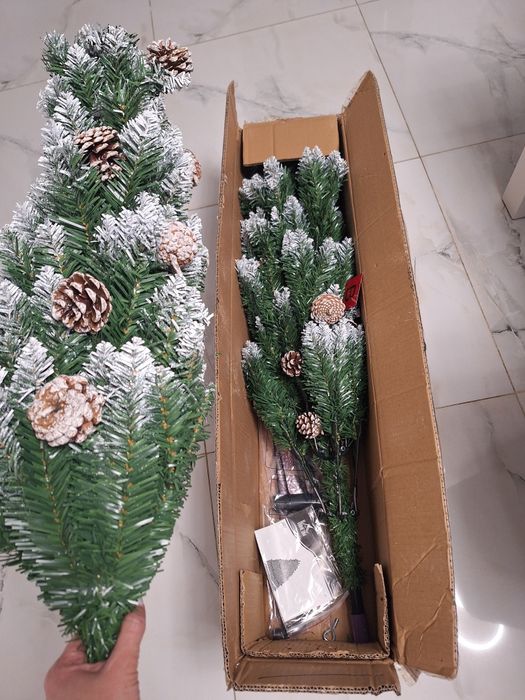 Brad artificial, nou,cu etichetă